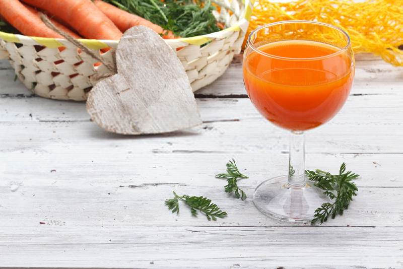 Healthy heart with carrot juice