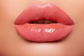 5 home remedies to lighten dark lips