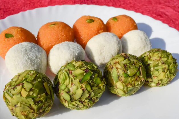 Know how to make coconut laddu and dry fruits barfi.  – Here is the recipe for making Coconut Laddu and Dry Fruit Barfi.