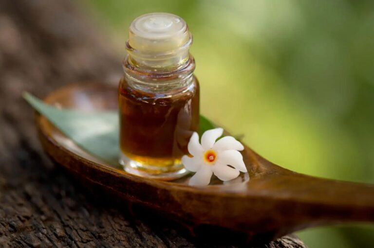 Harsingar flower is useful for joint pain.- Harsingar flower benefits for joint pain.