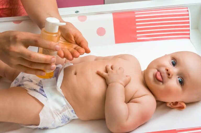 oil massage benefits for babies.- Know here how oil massage is beneficial for babies.