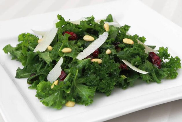 Kale, a vegetable with dark green leaves, is useful for controlling both weight and blood sugar.  To take advantage of its goodness, we tell 6 special and quick recipes.