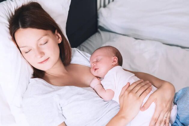 Here are some of the benefits and risks of co-sleeping with a baby.