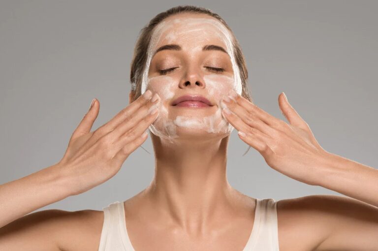 Coconut sugar scrub for radiant and healthy skin. – Apply coconut and sugar scrub for radiant and glowing skin