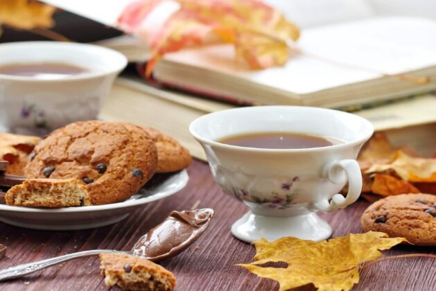 Know how too much tea is bad for you.  – Know why too much tea is not good for your health.