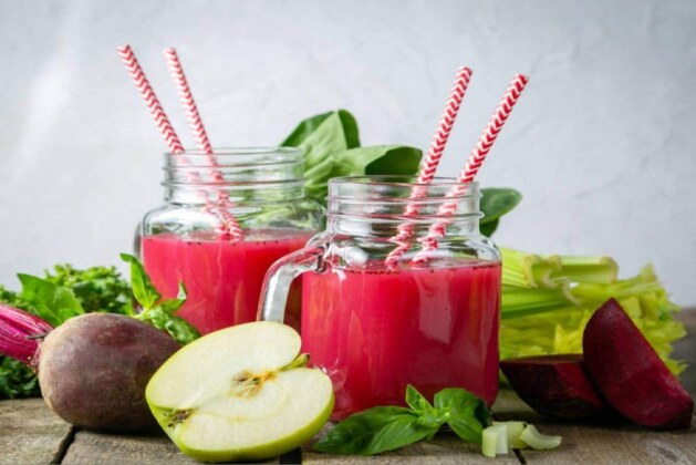 know how to make beetroot and apple smoothie for the skin.- Here you can see how to prepare beetroot and apple smoothie for the skin.