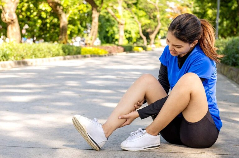 Causes and tips for instant muscle cramps relief. – Causes and quick remedies for muscle cramps.