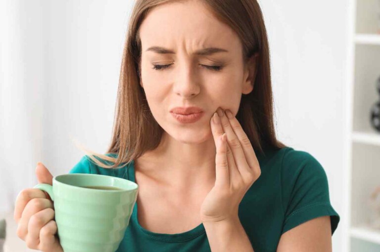 Learn how caffeine affects your oral health. – Find out how caffeine affects your teeth and gums.