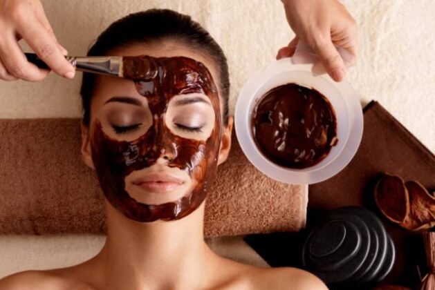 Know how you can use chocolate for soft and glowing skin.