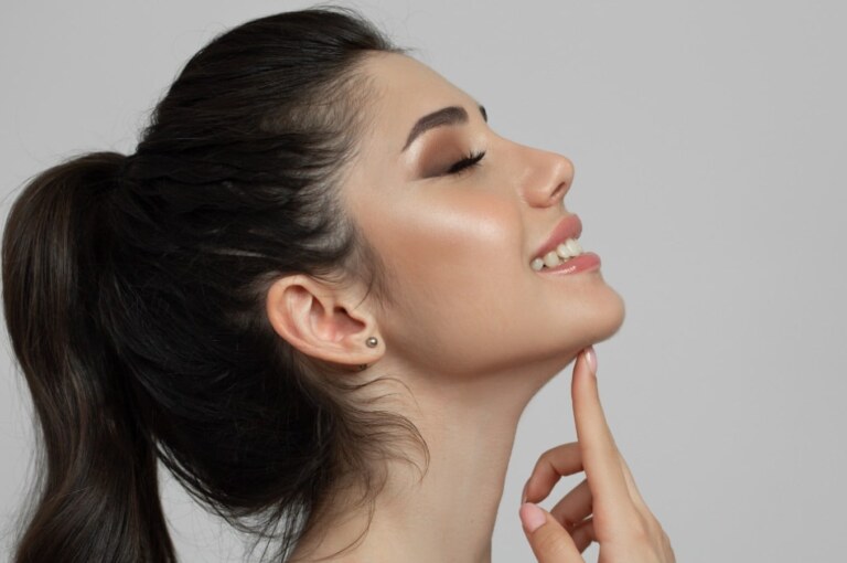 Know how to reduce double chin.  -Practice these 5 exercises to get rid of double chin.