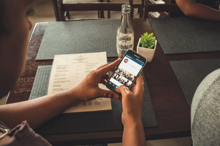 Find out how smartphones can affect your eyes. – Find out how smartphones can affect your vision.