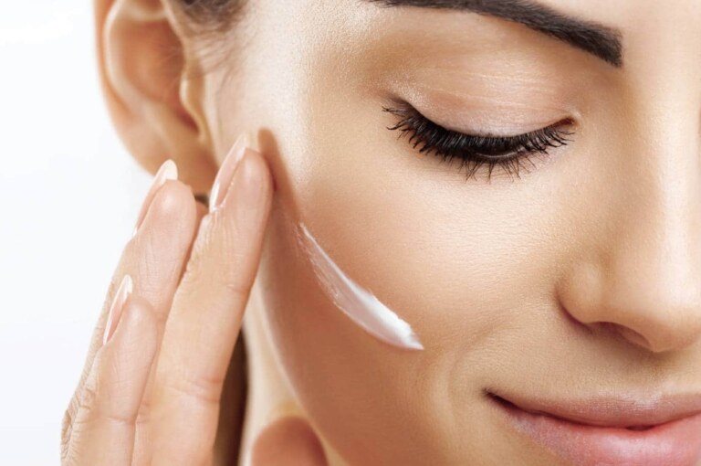 Find out how you can get an instant glow for your Valentine’s Day. To get an instant glow for Valentine’s Day, try these home remedies.