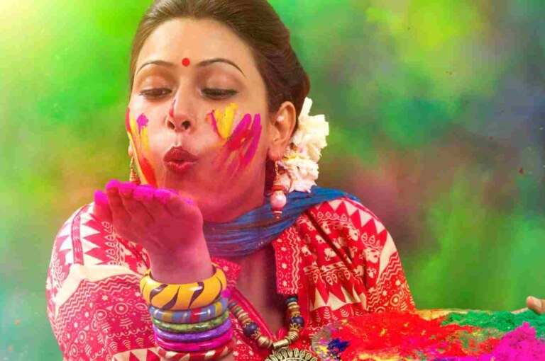 here are 5 ways to take care of your skin and hair on holi.