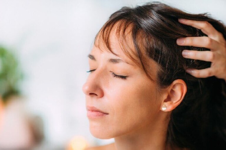 know how to massage your scalp.- Learn here how to massage your scalp.